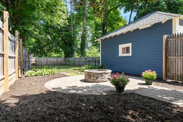 33 Hammond St, Leominster, MA 01453