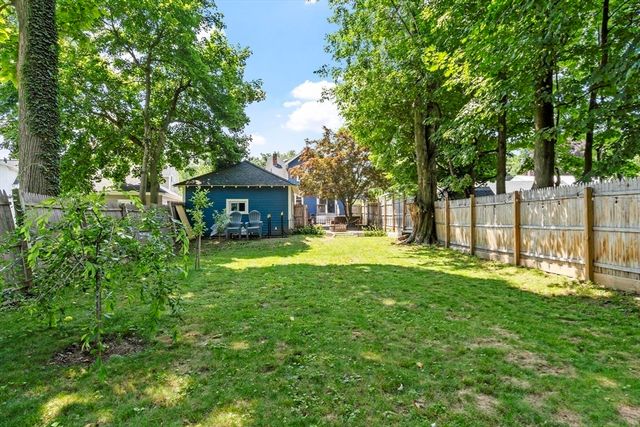 33 Hammond St, Leominster, MA 01453