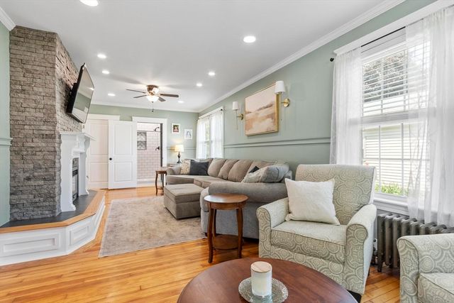 33 Hammond St, Leominster, MA 01453