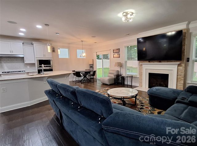 8207 Shady Pond Drive, Charlotte, NC 28227