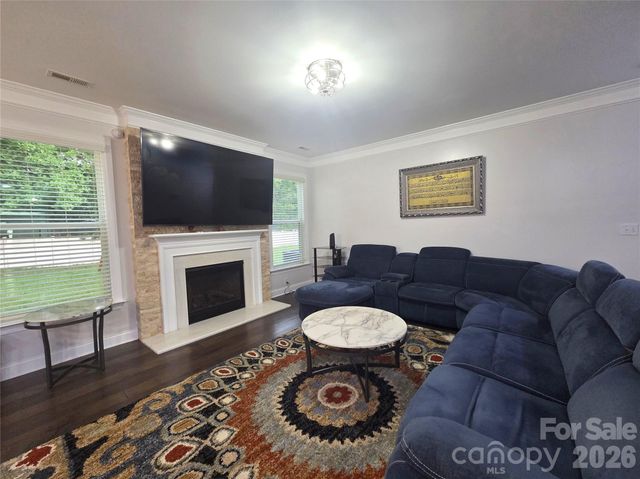 8207 Shady Pond Drive, Charlotte, NC 28227
