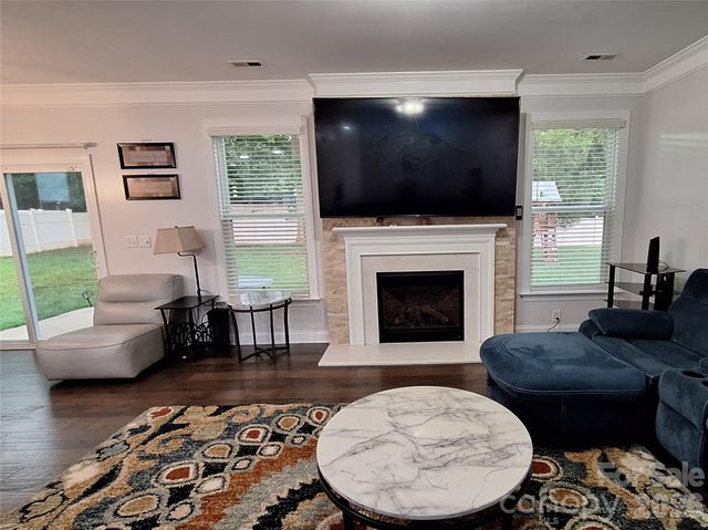 8207 Shady Pond Drive, Charlotte, NC 28227