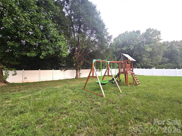 8207 Shady Pond Drive, Charlotte, NC 28227