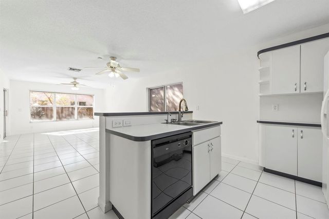 10320 NW 10th Court, Plantation, FL 33322