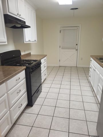 131 Chestnut St, Denham Springs, LA 70726