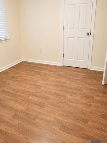 131 Chestnut St, Denham Springs, LA 70726
