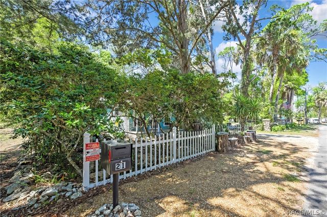 21 62nd Street, Yankeetown, FL 34498