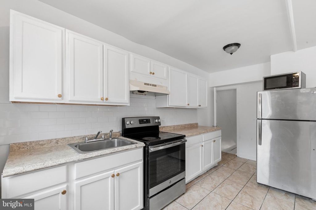 559 E COMLY ST, PHILADELPHIA, PA 19120 — photo 4