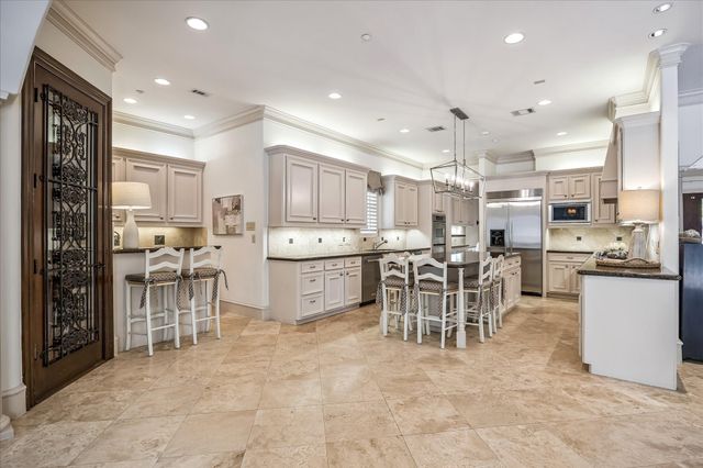8614 Westview Drive, Houston, TX 77055