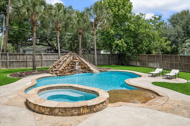 8614 Westview Drive, Houston, TX 77055