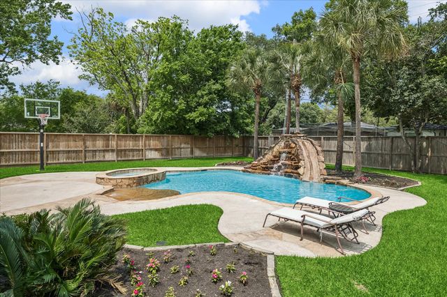 8614 Westview Drive, Houston, TX 77055