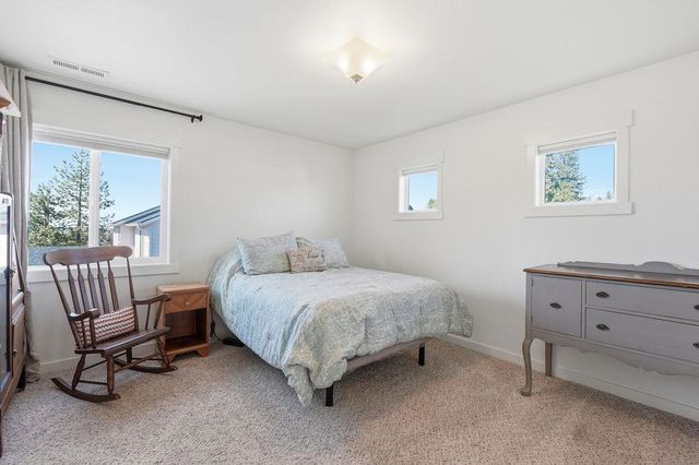 9513 W Floyd Dr, Cheney, WA 99004
