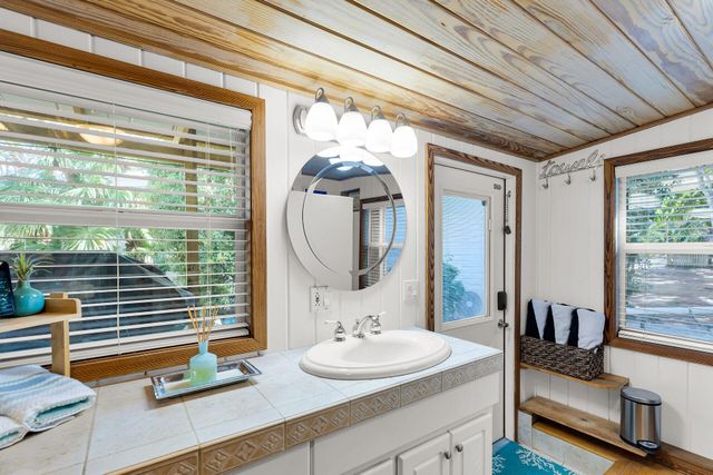 145 Plantation Boulevard, Plantation Key, FL 33036