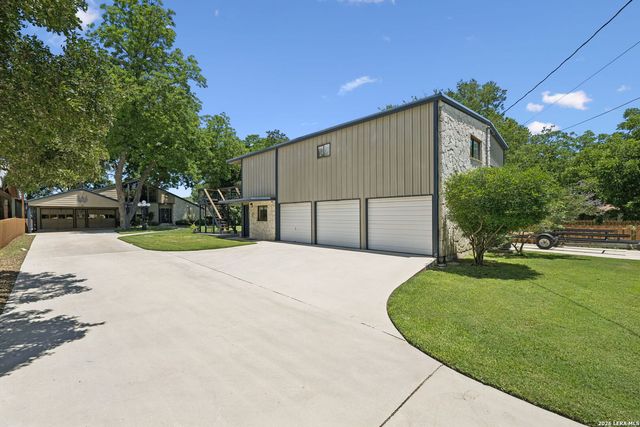 1435 E ZIPP RD, New Braunfels, TX 78130