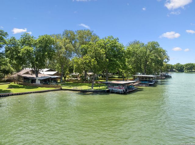 1435 E ZIPP RD, New Braunfels, TX 78130