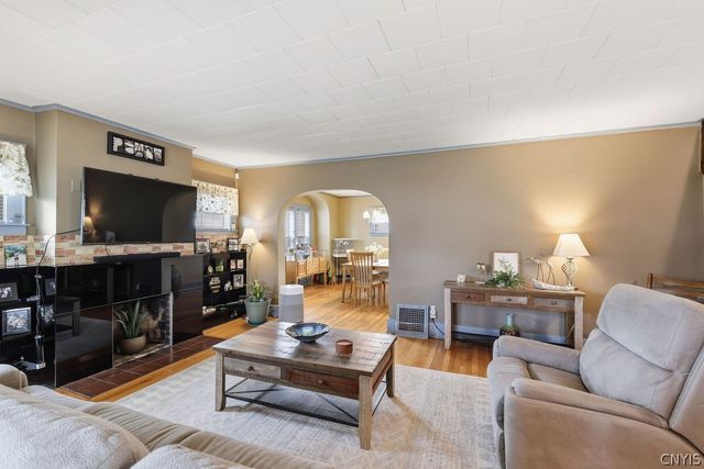300 Malverne Drive, Syracuse, NY 13208