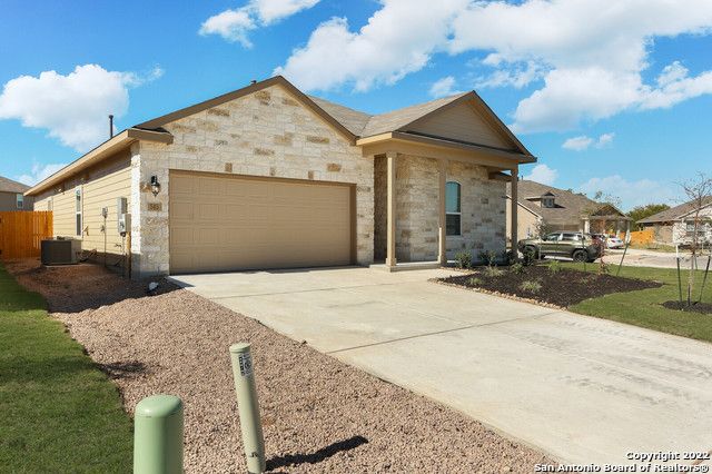 545 BLUE STEM RD, New Braunfels, TX 78130