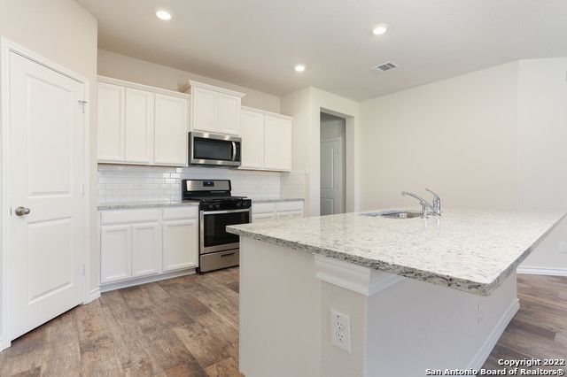 545 BLUE STEM RD, New Braunfels, TX 78130