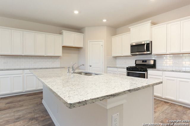 545 BLUE STEM RD, New Braunfels, TX 78130