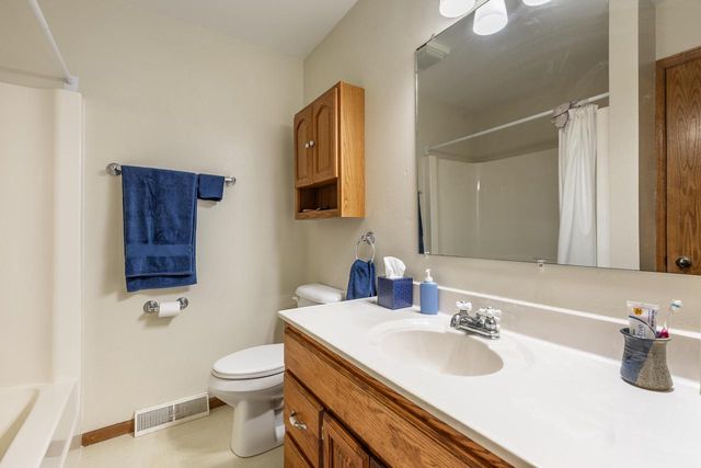 3625 Bentwood PLACE, La Crosse, WI 54601