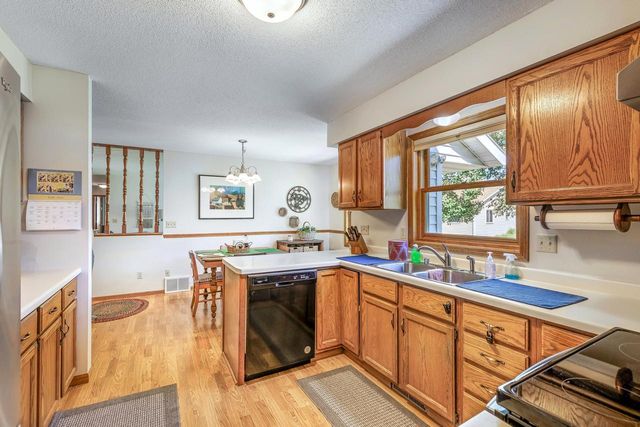 3625 Bentwood PLACE, La Crosse, WI 54601