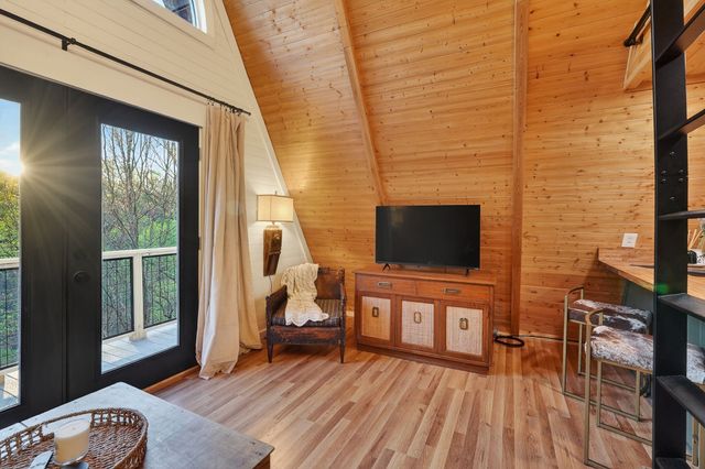 421 Alpine Dr, Smithville, TN 37166