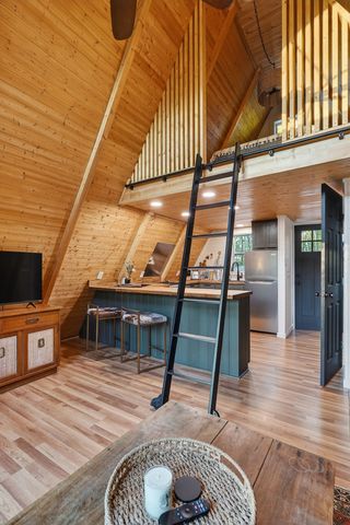 421 Alpine Dr, Smithville, TN 37166