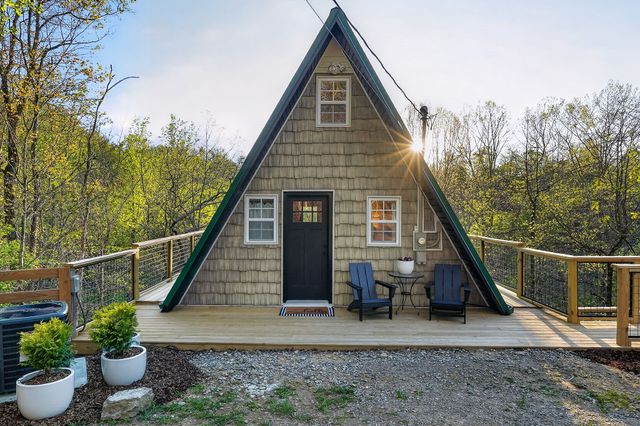 421 Alpine Dr, Smithville, TN 37166