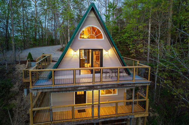 421 Alpine Dr, Smithville, TN 37166