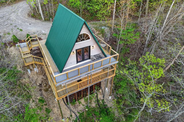 421 Alpine Dr, Smithville, TN 37166