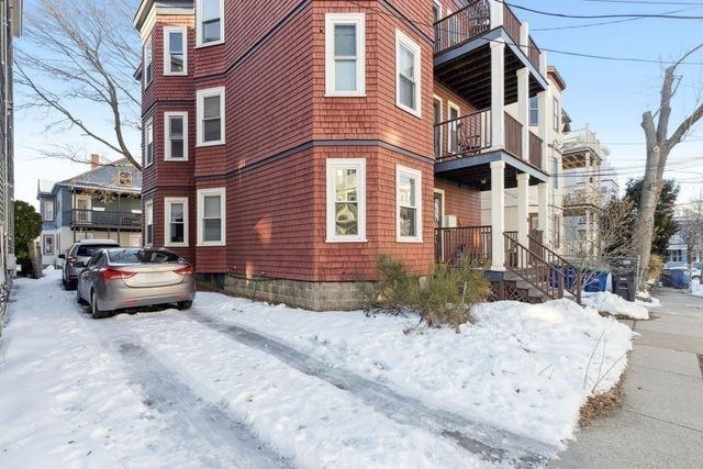 34 Belknap St, Somerville, MA 02144