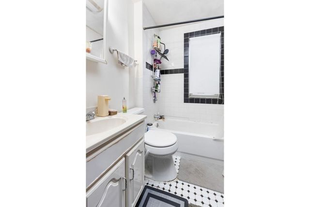 34 Belknap St, Somerville, MA 02144