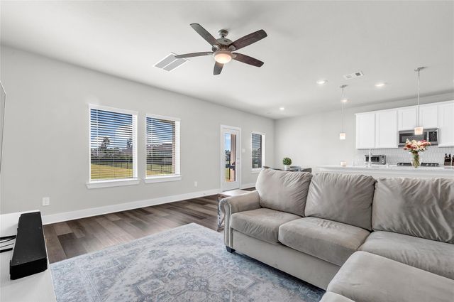 9702 Migrant Hawker Court, Conroe, TX 77385