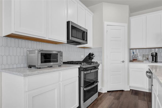 9702 Migrant Hawker Court, Conroe, TX 77385