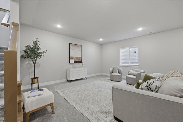 15015 Springbrook Trail, Urbandale, IA 50323
