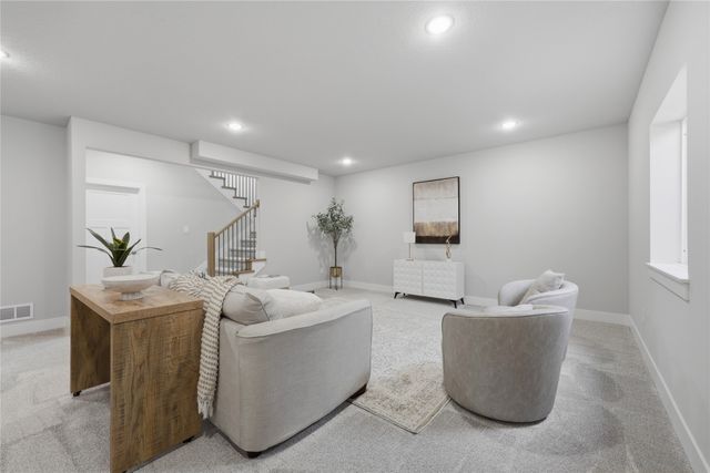 15015 Springbrook Trail, Urbandale, IA 50323