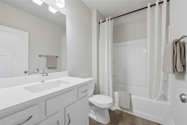 15015 Springbrook Trail, Urbandale, IA 50323