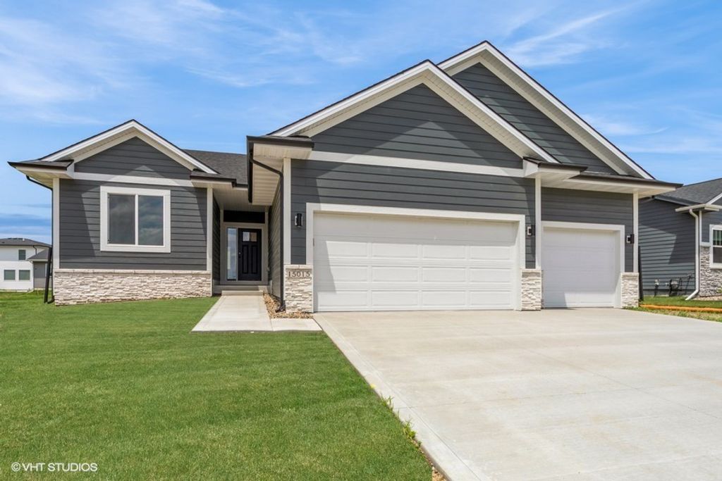 15015 Springbrook Trail, Urbandale, IA 50323