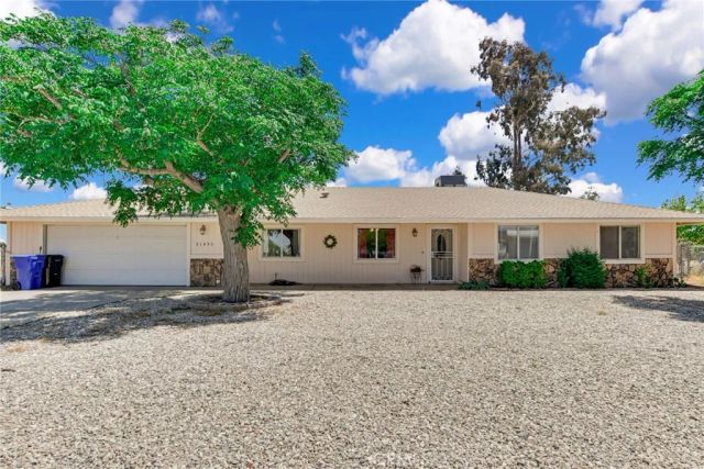 21495 Minodoka Road, Apple Valley, CA 92308