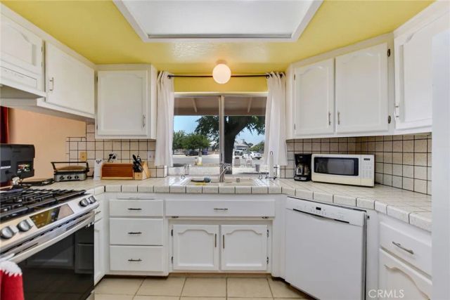 21495 Minodoka Road, Apple Valley, CA 92308