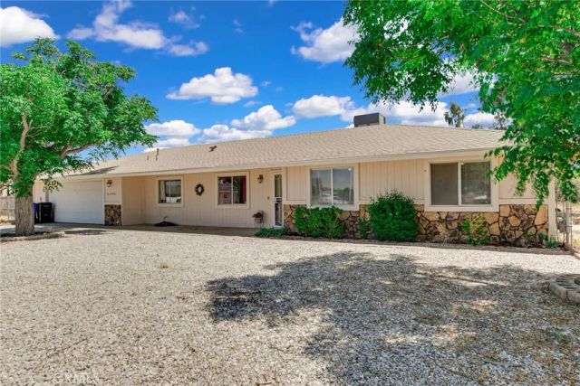 21495 Minodoka Road, Apple Valley, CA 92308