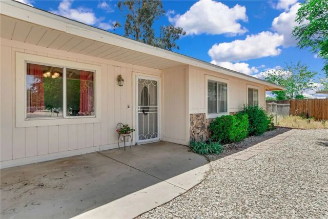 21495 Minodoka Road, Apple Valley, CA 92308