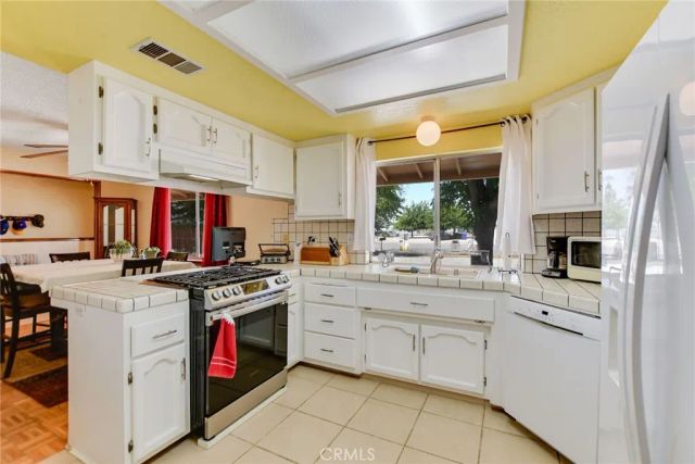 21495 Minodoka Road, Apple Valley, CA 92308