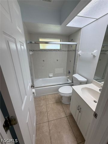 911 SE 31st ST, Cape Coral, FL 33904