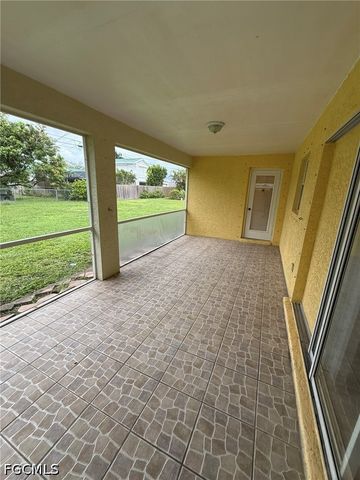 911 SE 31st ST, Cape Coral, FL 33904