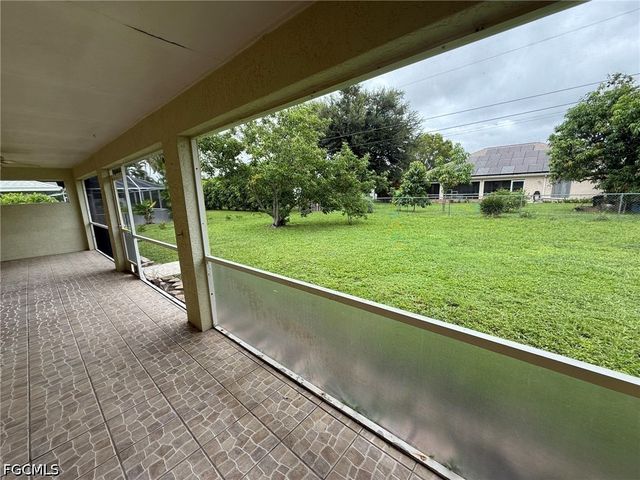 911 SE 31st ST, Cape Coral, FL 33904