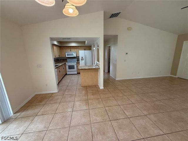 911 SE 31st ST, Cape Coral, FL 33904