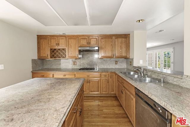 2755 Bottlebrush Drive, Los Angeles, CA 90077