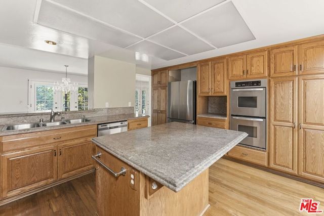 2755 Bottlebrush Drive, Los Angeles, CA 90077