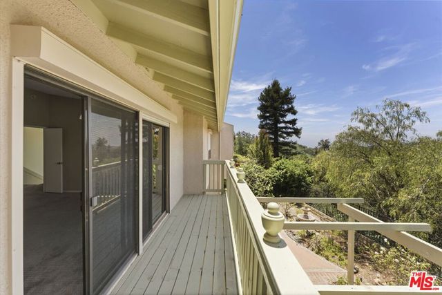 2755 Bottlebrush Drive, Los Angeles, CA 90077